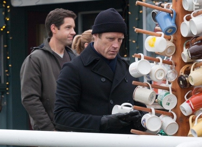 Mark Valley and Todd Grinnell in Живая мишень (2010)