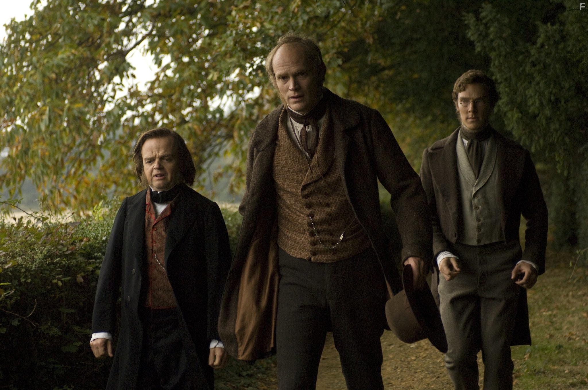 Paul Bettany, Toby Jones, and Benedict Cumberbatch in Происхождение (2009)