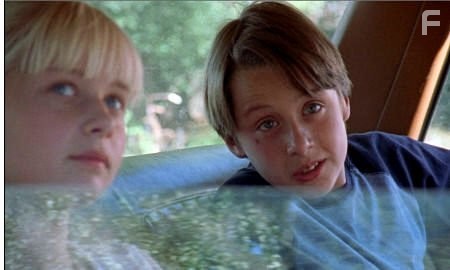 Rory Culkin and Carly Schroeder in Жестокий ручей (2004)