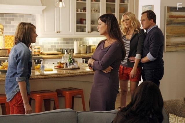 Marcia Gay Harden, Malin Akerman, Bradley Whitford, and Gianna LePera in Третья жена (2013)