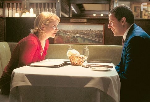 Adam Sandler and Emily Watson in Любовь, сбивающая с ног (2002)