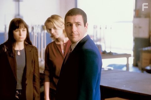 Adam Sandler, Emily Watson, and Mary Lynn Rajskub in Любовь, сбивающая с ног (2002)