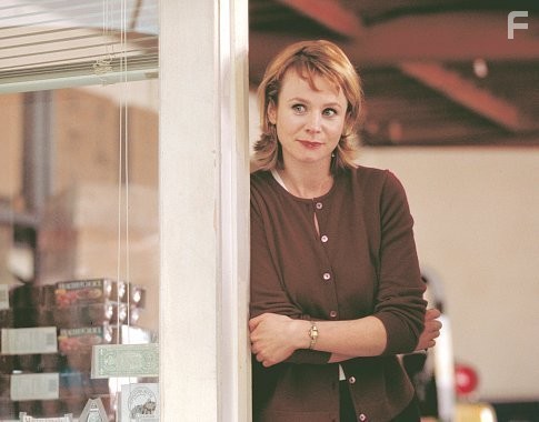 Emily Watson in Любовь, сбивающая с ног (2002)