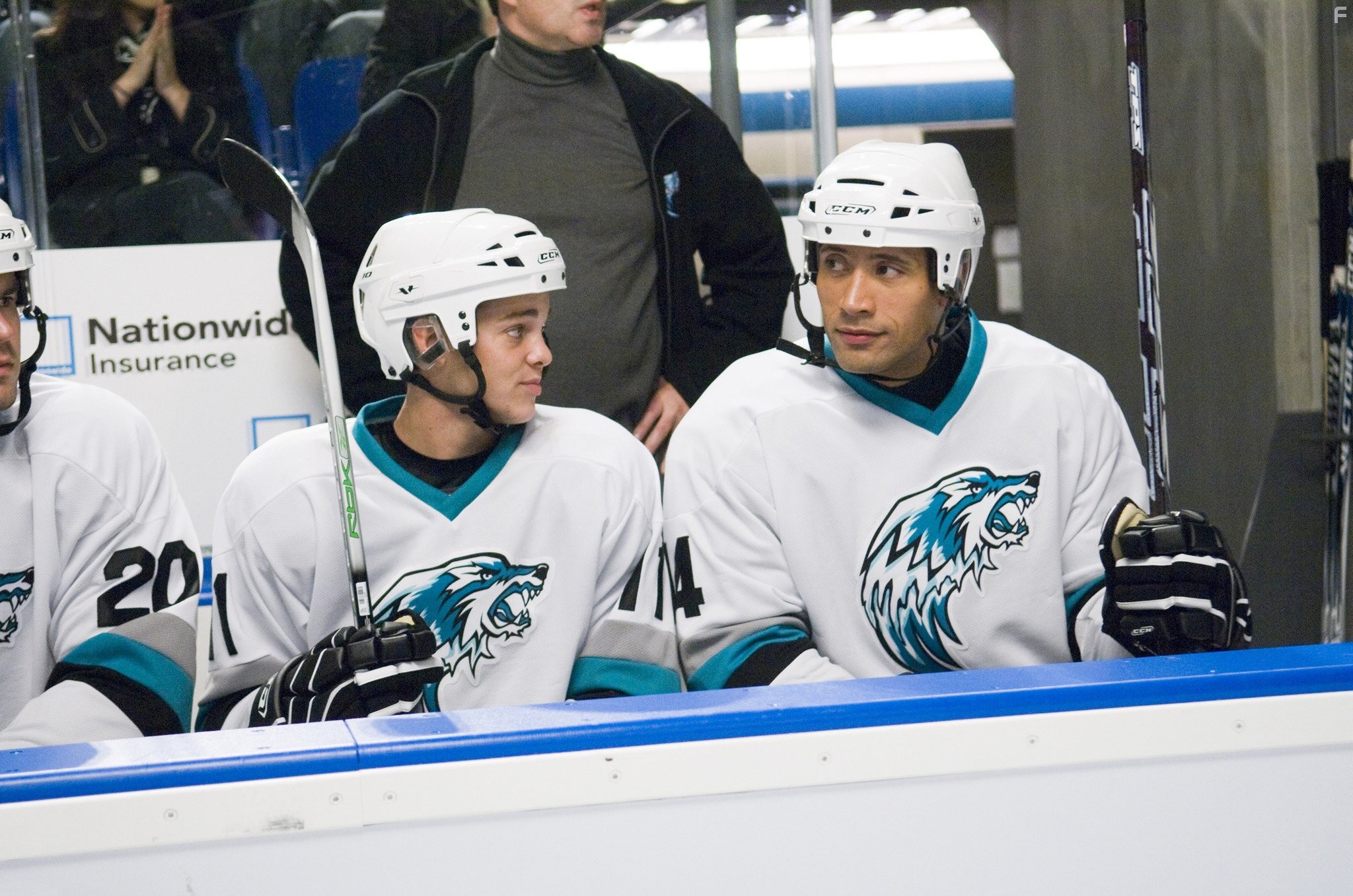 Dwayne Johnson and Ryan Sheckler in Зубная фея (2010)