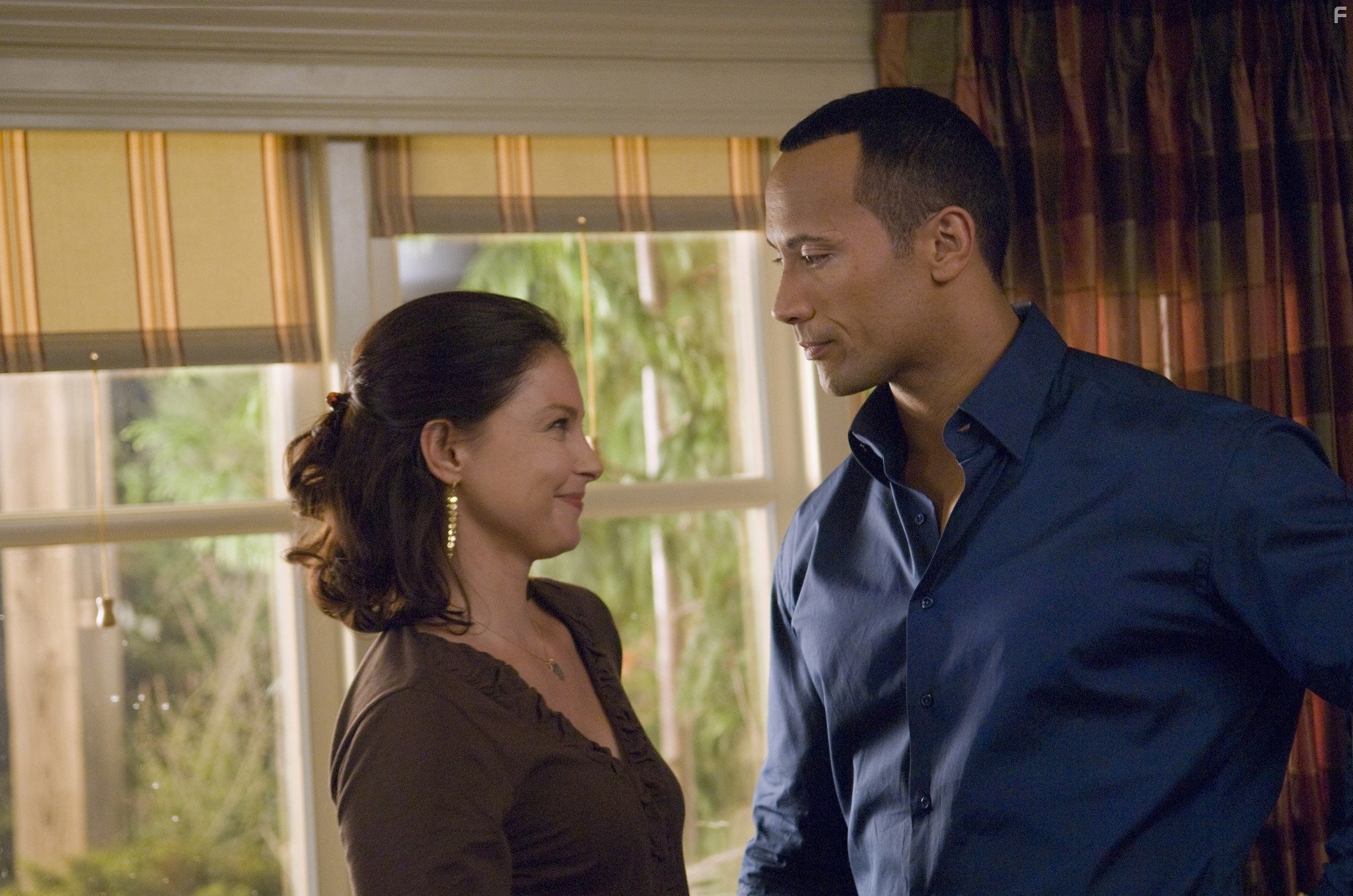 Ashley Judd and Dwayne Johnson in Зубная фея (2010)