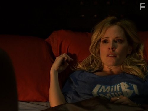 Emma Caulfield in Жизнь непредсказуема (2010)