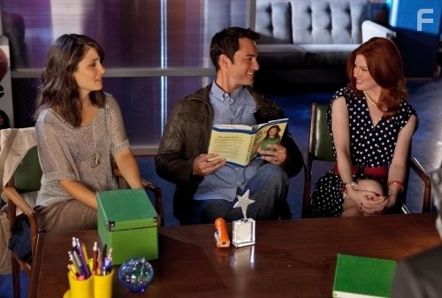 Kerr Smith, Shiri Appleby, and Amy Price-Francis in Жизнь непредсказуема (2010)