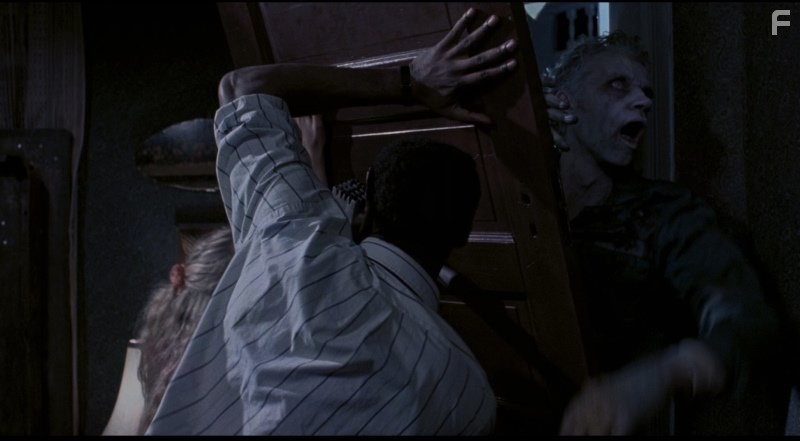 Katie Finneran and Tony Todd in Ночь живых мертвецов (1990)