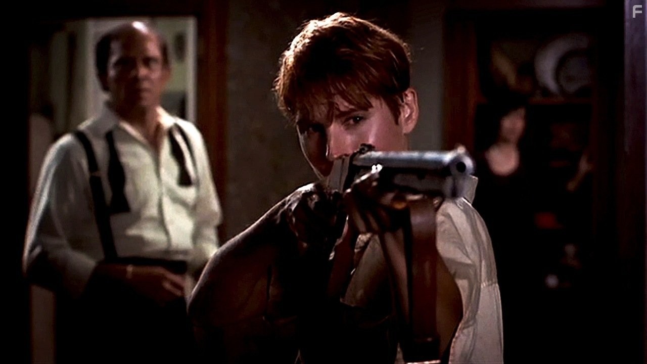 Patricia Tallman and Tom Towles in Ночь живых мертвецов (1990)