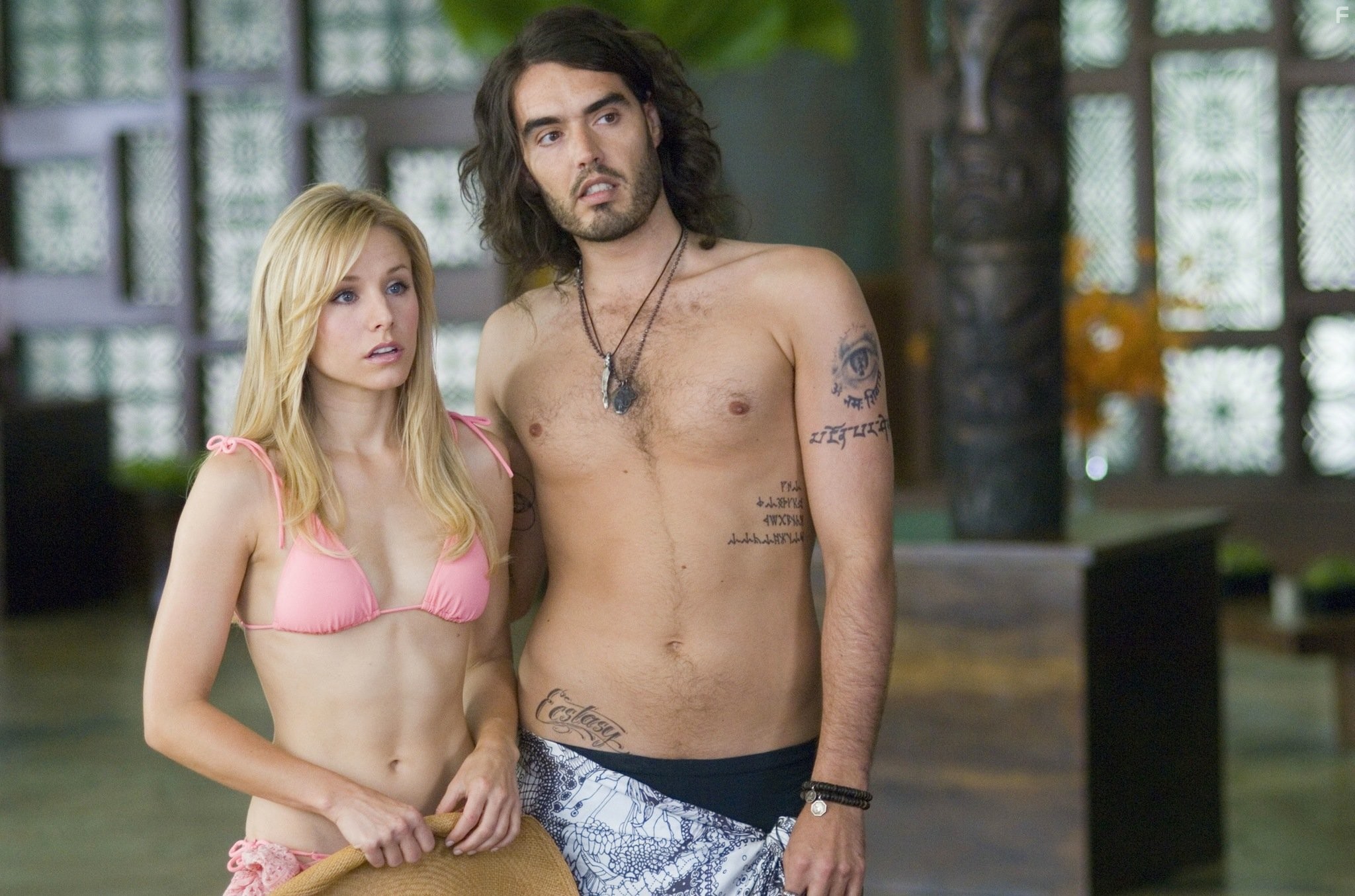 Kristen Bell and Russell Brand in В пролёте (2008)