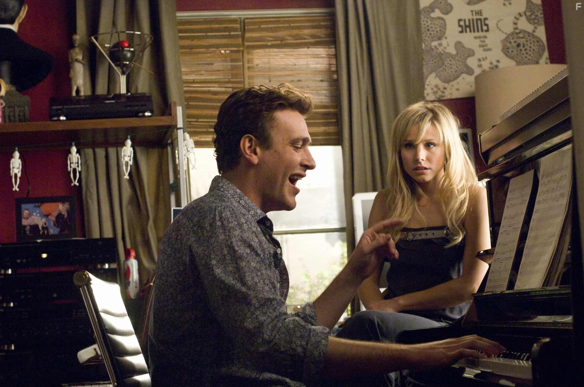 Kristen Bell and Jason Segel in В пролёте (2008)