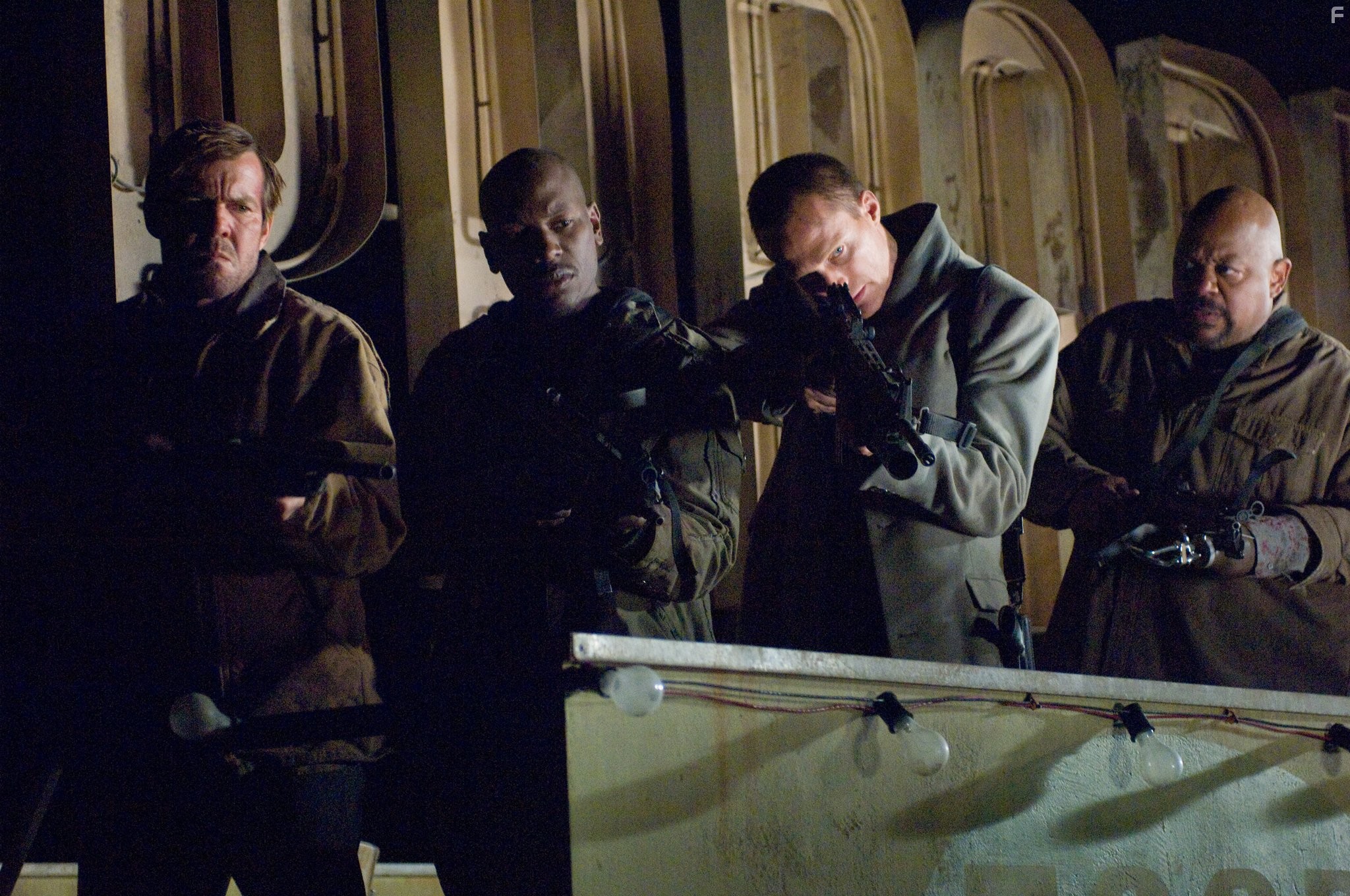 Dennis Quaid, Charles S. Dutton, Paul Bettany, and Tyrese Gibson in Легион (2010)