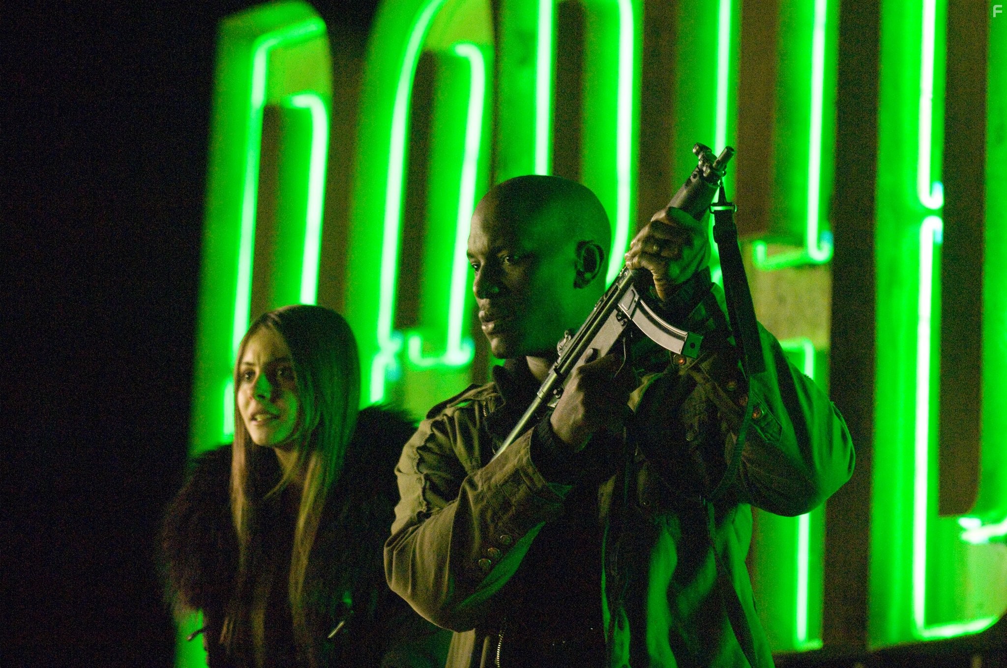 Tyrese Gibson and Willa Holland in Легион (2010)