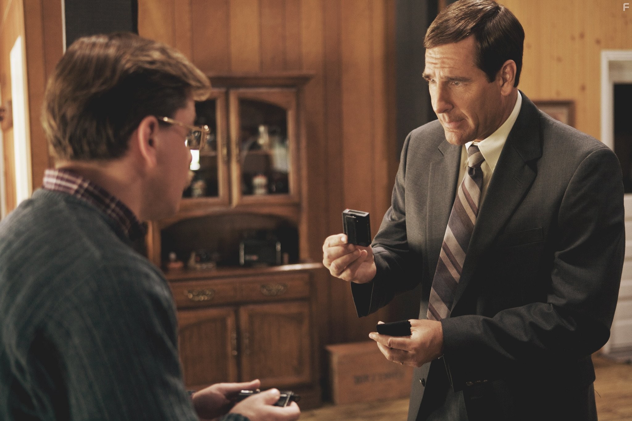 Matt Damon and Scott Bakula in Информатор! (2009)