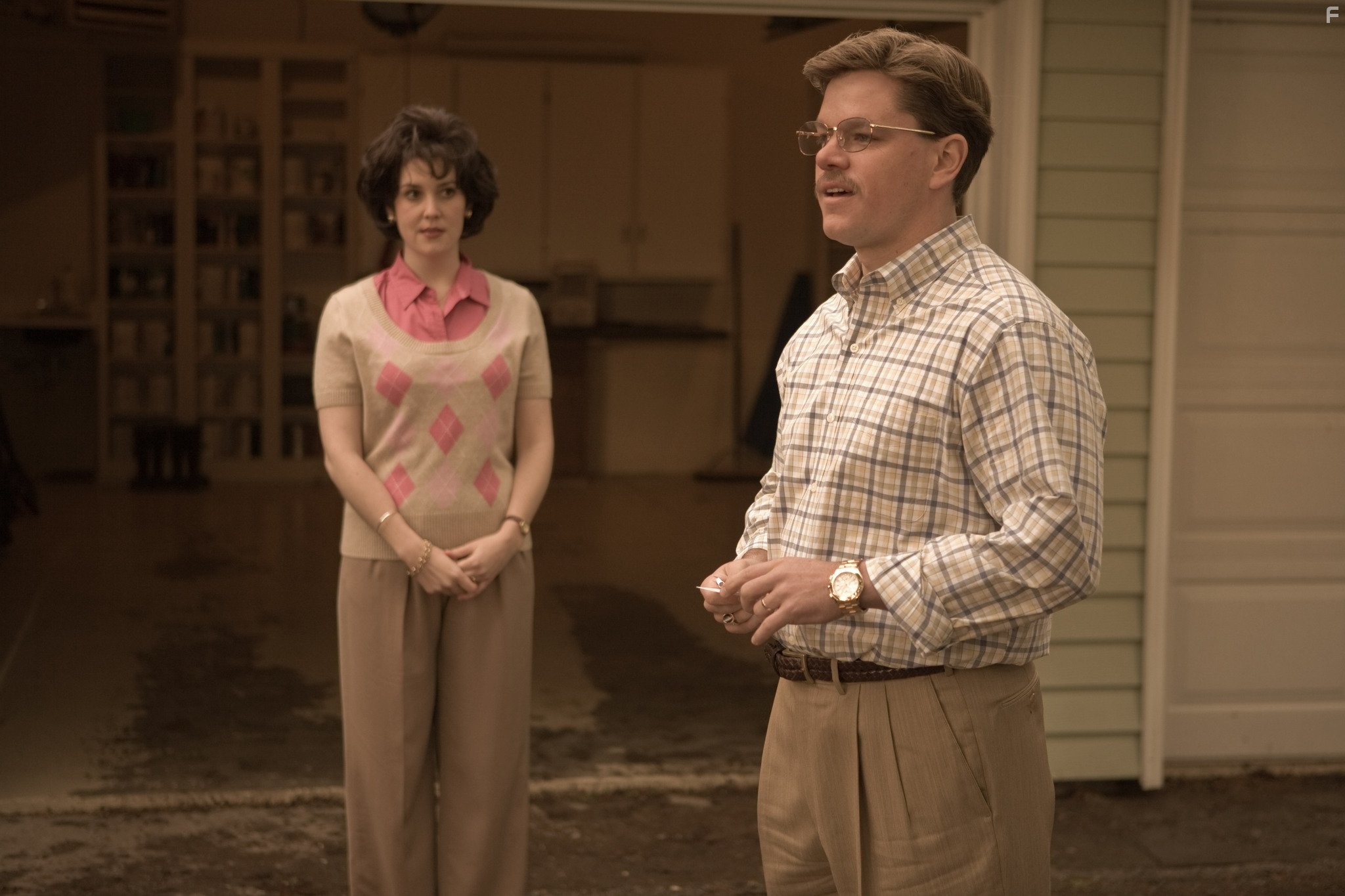 Matt Damon and Melanie Lynskey in Информатор! (2009)