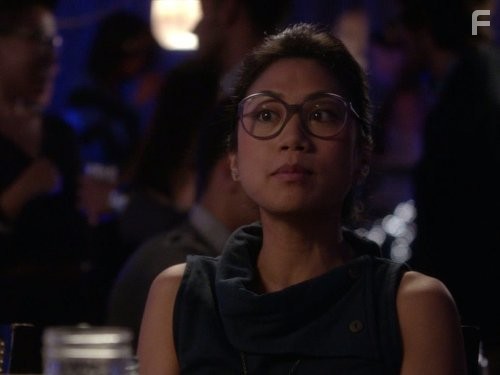 Liza Lapira in Супер веселый вечер (2013)