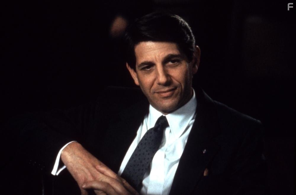 Peter Coyote in Зазубренное лезвие (1985)