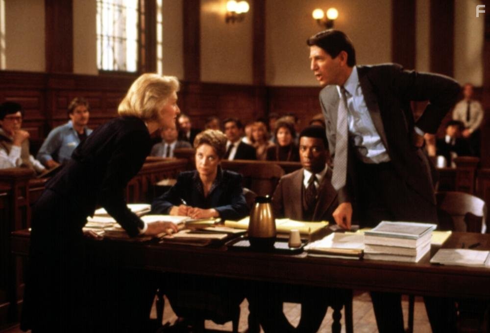 Glenn Close and Peter Coyote in Зазубренное лезвие (1985)