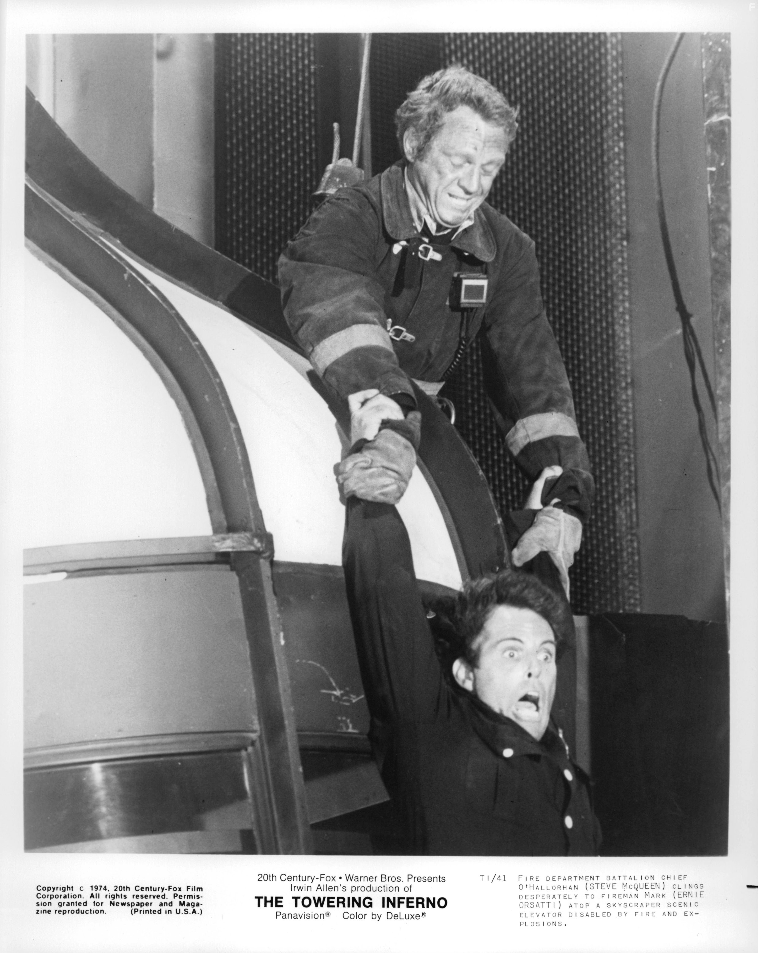 Steve McQueen and Ernie F. Orsatti in Yздымaющийся ад (1974)