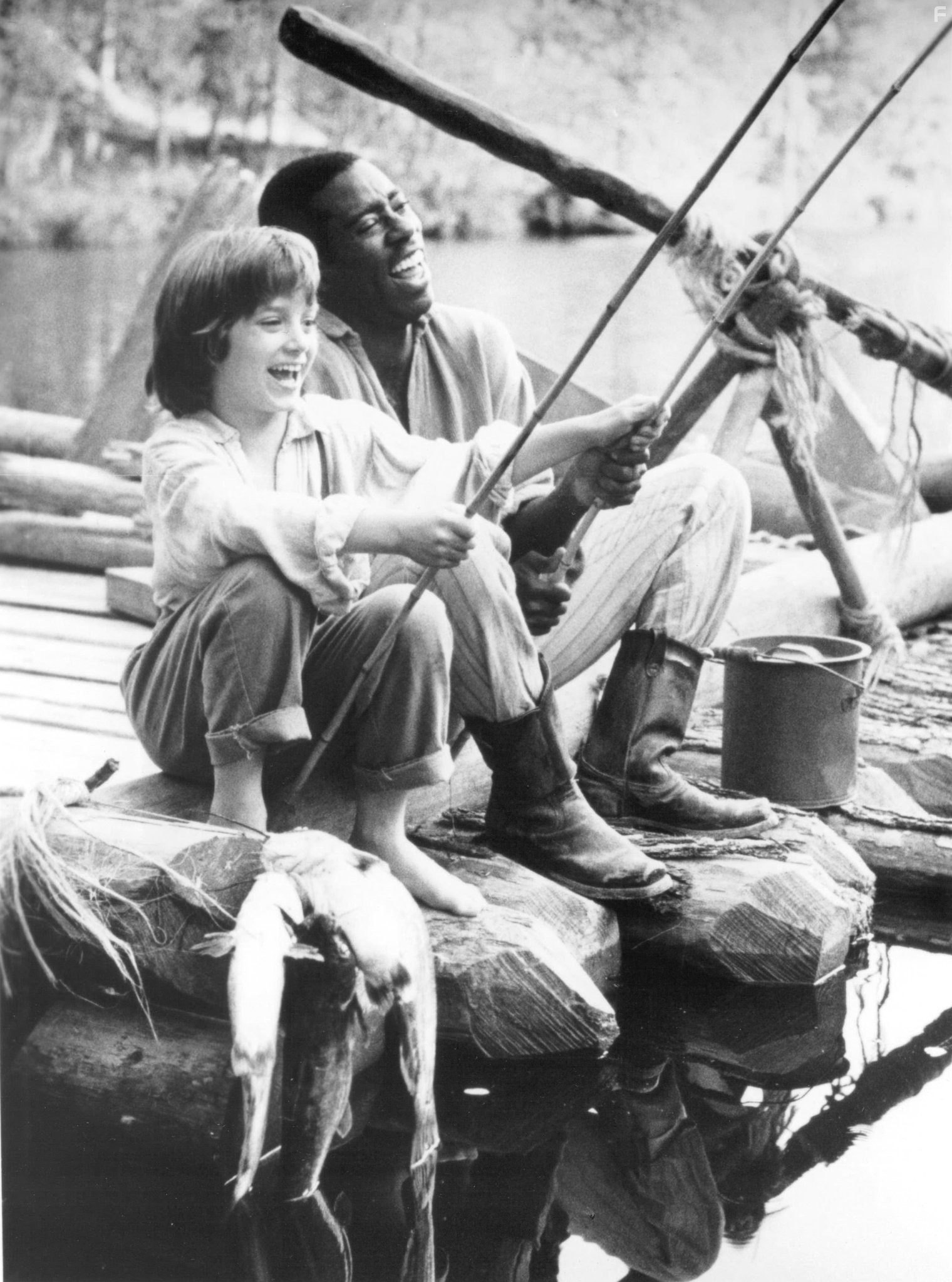 Elijah Wood and Courtney B. Vance in Приключения Гекльберри Финна (1993)