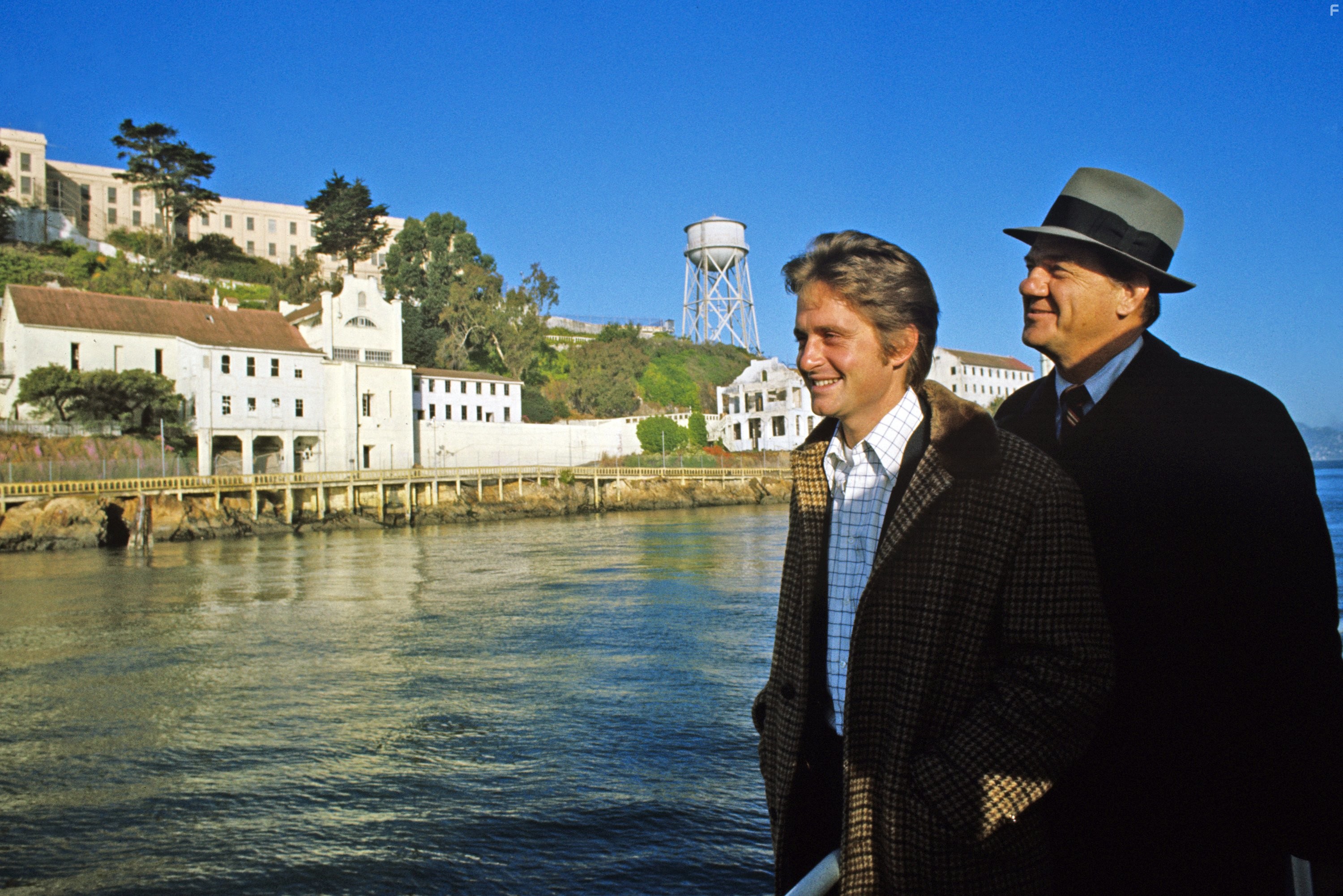 Michael Douglas and Karl Malden in Улицы Сан Франциско (1972)