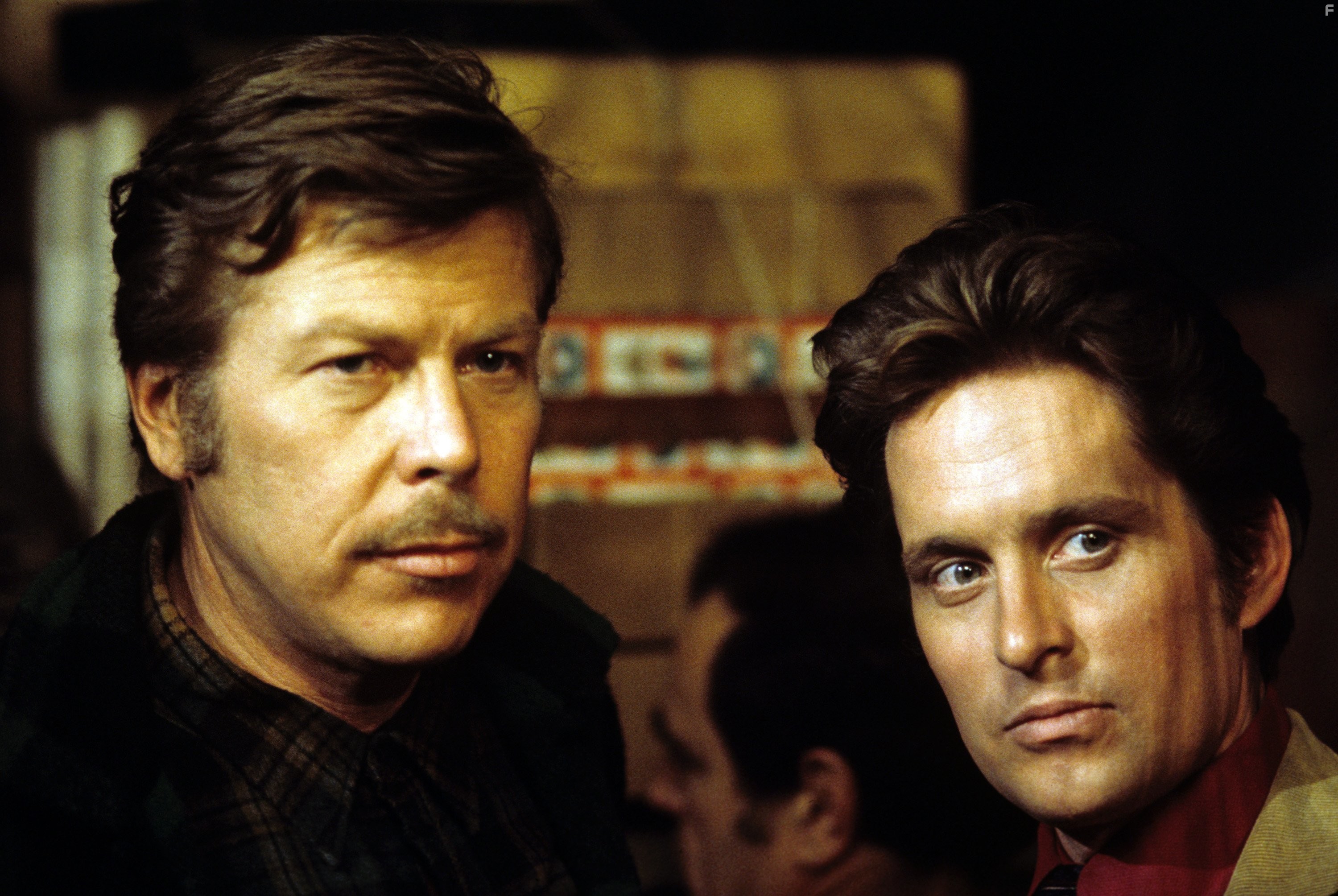 Michael Douglas and Albert Salmi in Улицы Сан Франциско (1972)