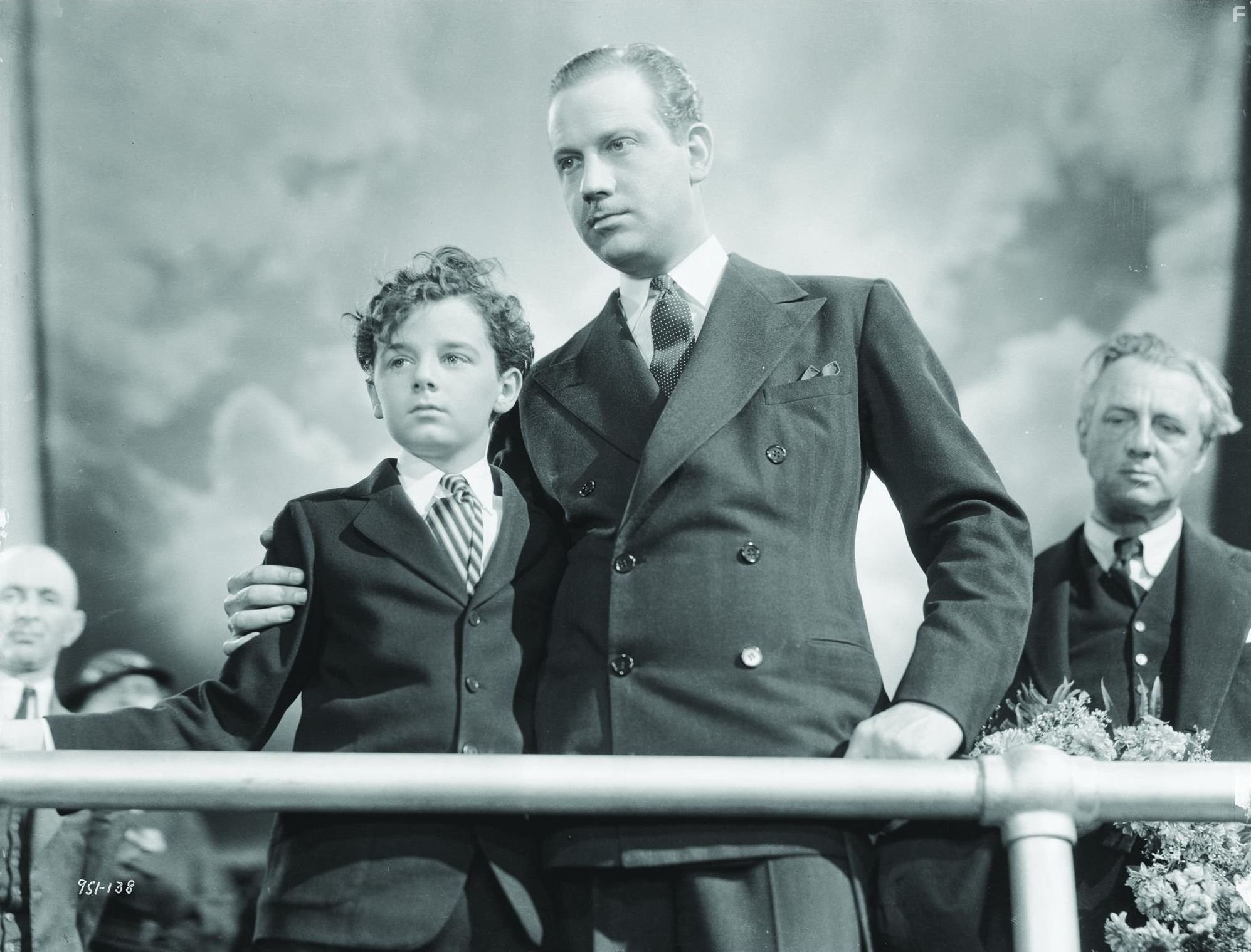 Freddie Bartholomew and Melvyn Douglas in Отважные капитаны (1937)