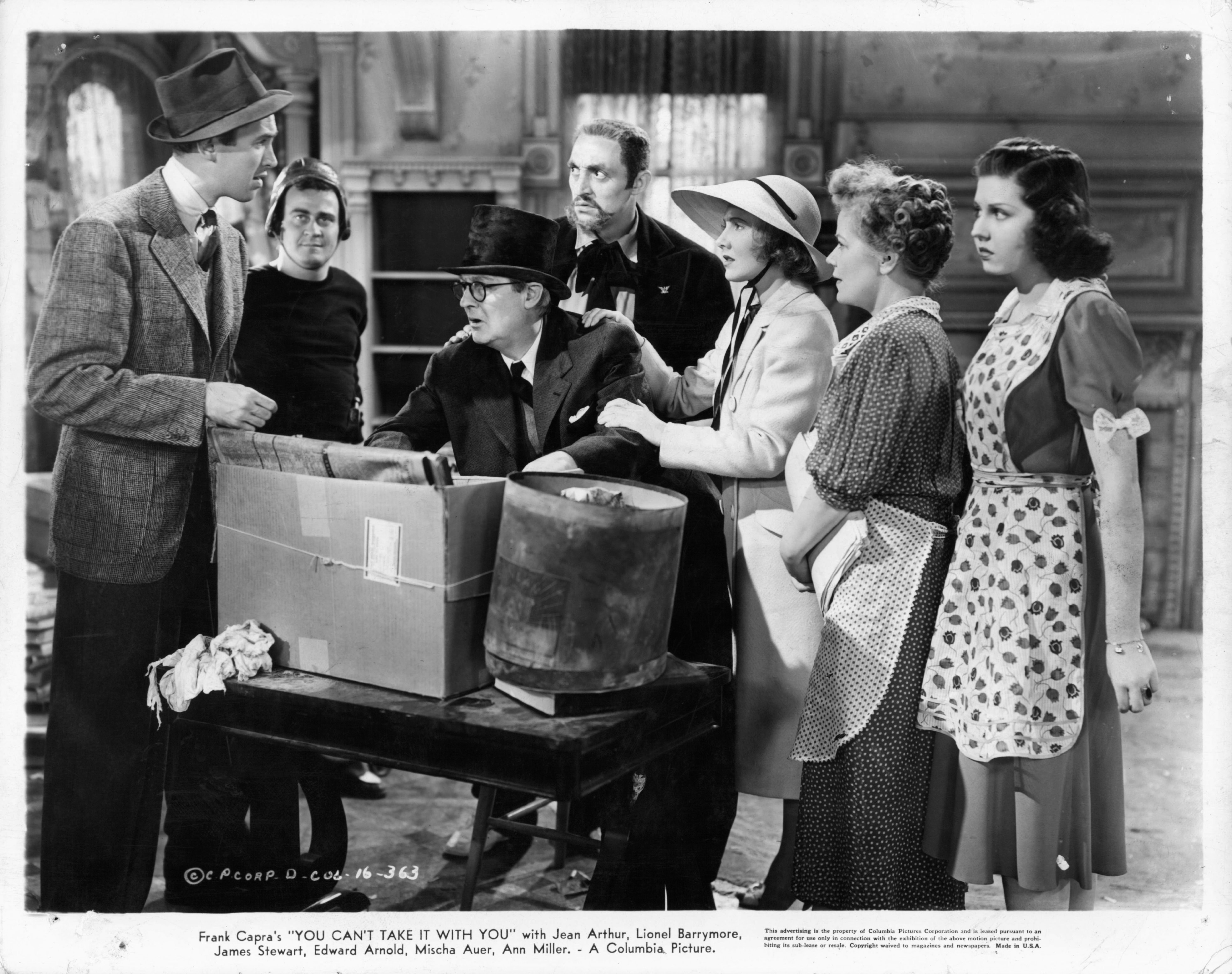 James Stewart, Jean Arthur, Lionel Barrymore, Spring Byington, Mischa Auer, Ann Miller, and Dub Taylor in С собой не унесешь (1938)