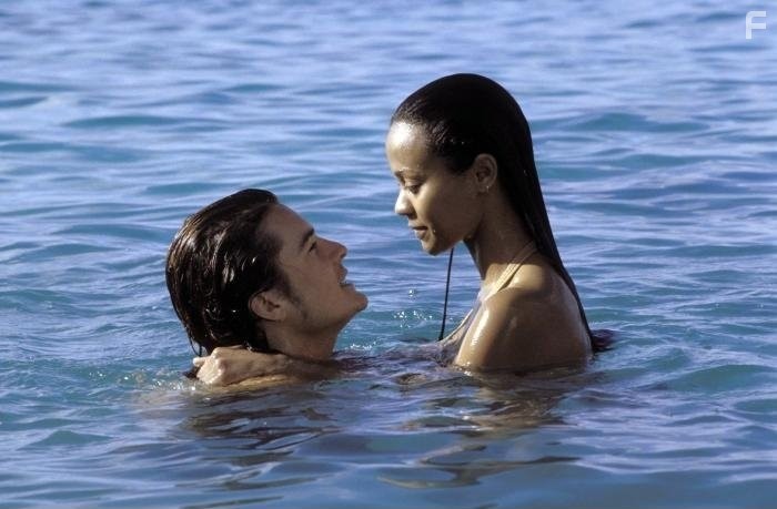 Orlando Bloom and Zoe Saldana in Гавань (2004)