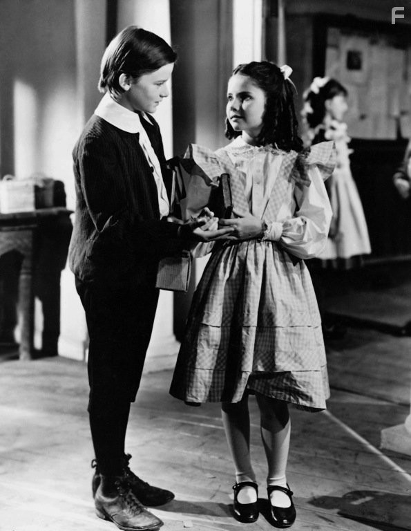 Roddy McDowall and Ann E. Todd in Как зелена была моя долина (1941)