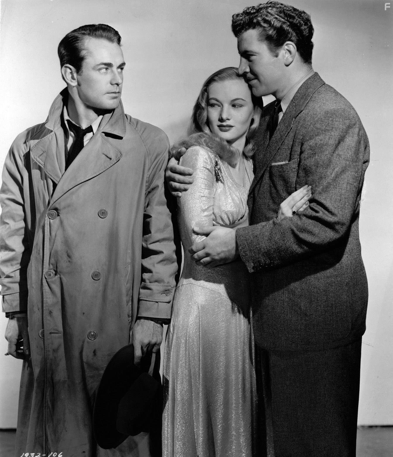 Alan Ladd, Veronica Lake, and Robert Preston in Оружие для найма (1942)