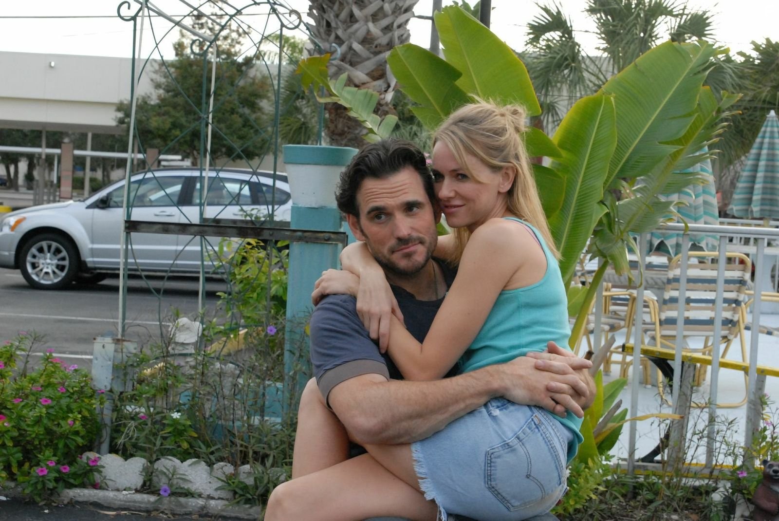 Matt Dillon and Naomi Watts in Луч света младший (2013)