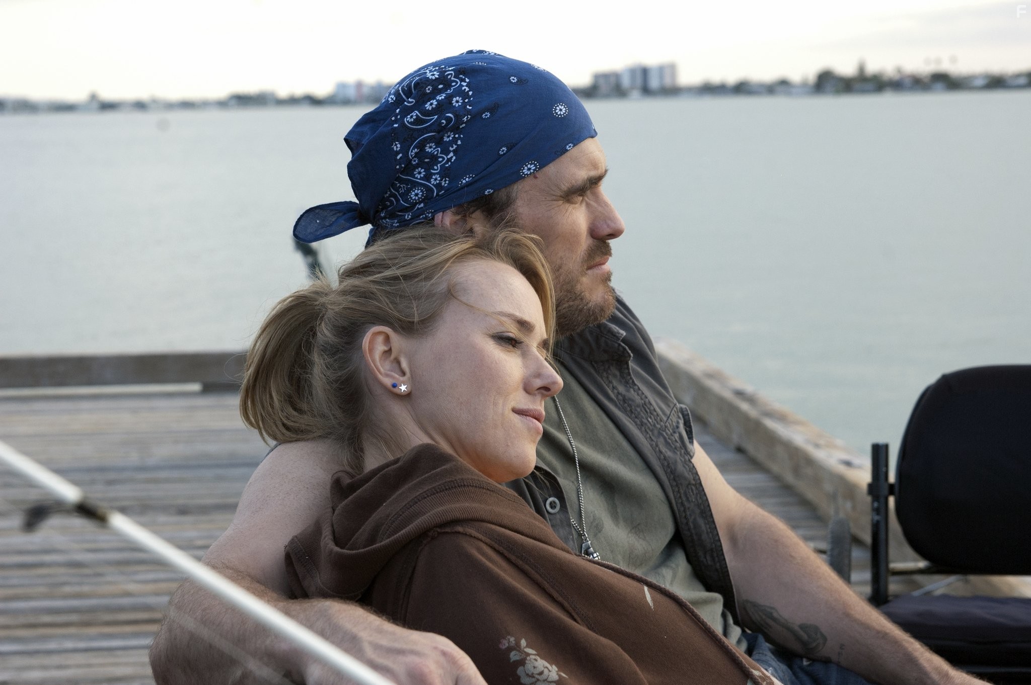 Matt Dillon and Naomi Watts in Луч света младший (2013)