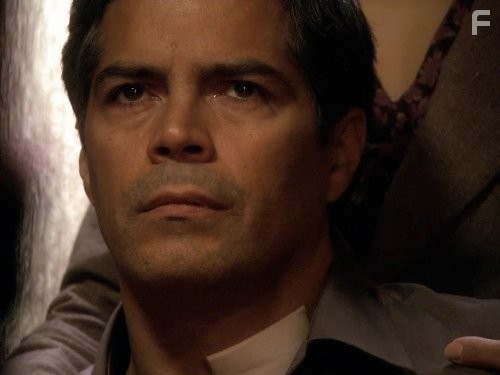 Esai Morales in Каприка (2009)