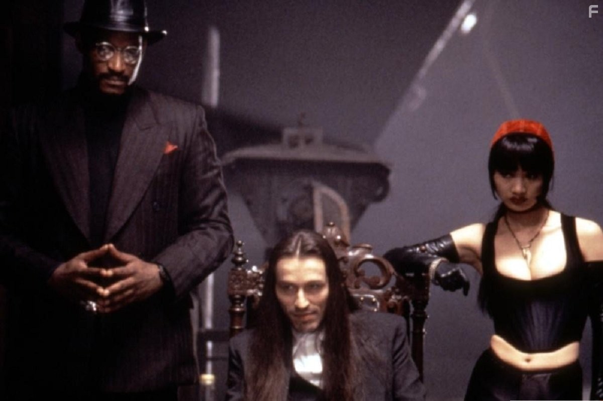 Bai Ling, Michael Wincott, and Laurence Mason in Ворон (1994)