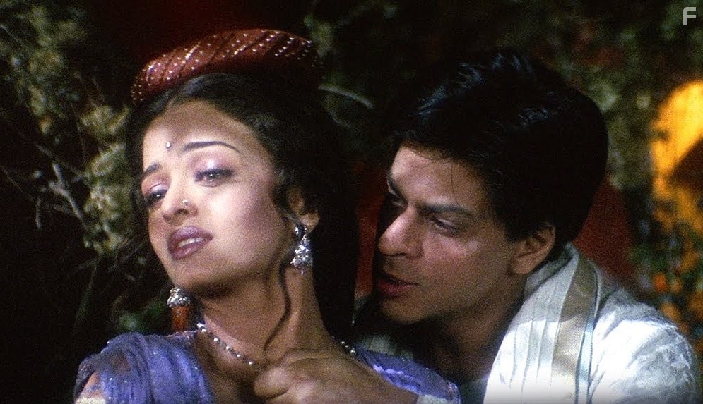 Shah Rukh Khan and Aishwarya Rai Bachchan in Девдас (2002)