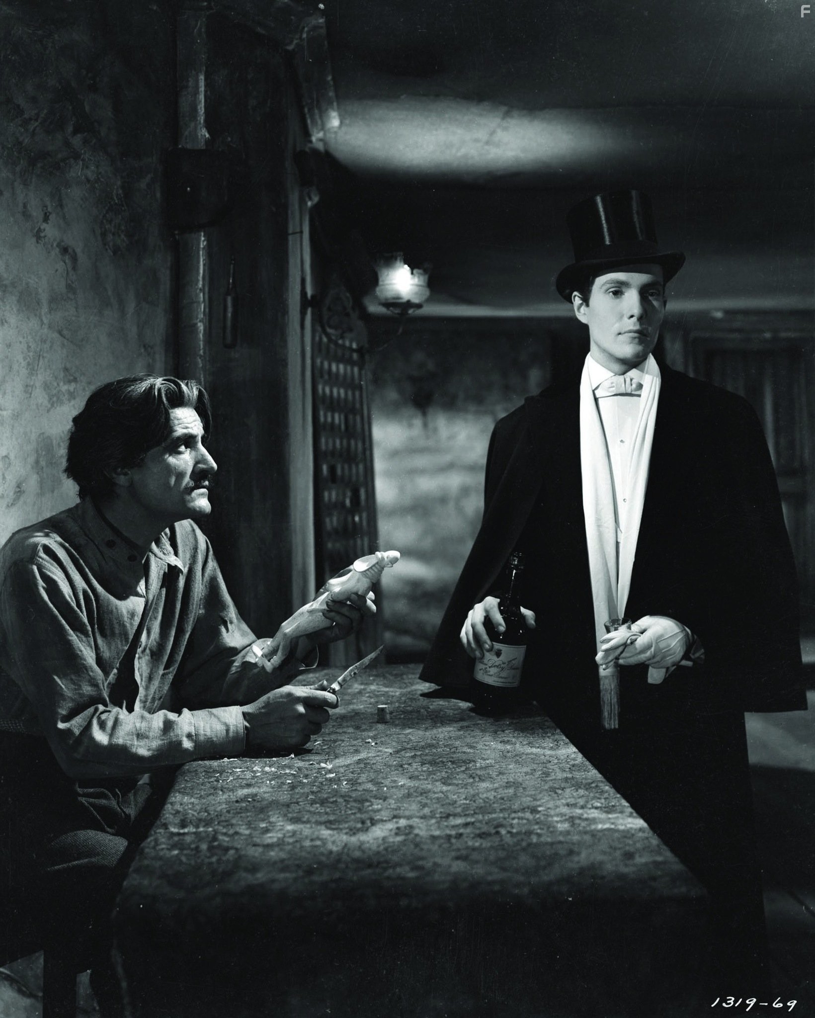 John Good and Hurd Hatfield in Портрет Дориана Грея (1945)