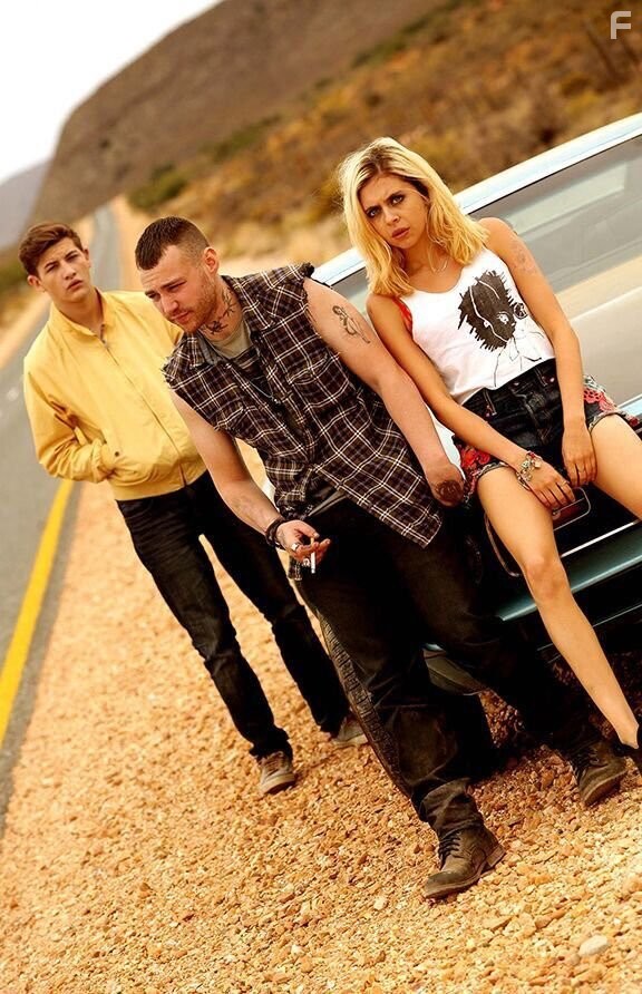 Emory Cohen, Bel Powley, and Tye Sheridan in Detour (2016)