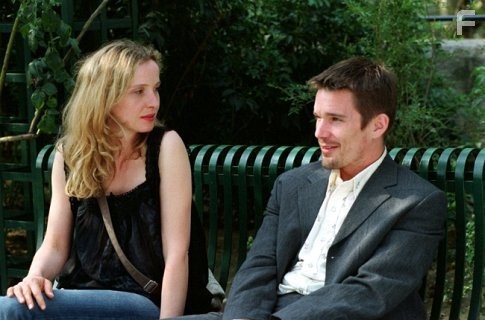 Ethan Hawke and Julie Delpy in Перед закатом (2004)
