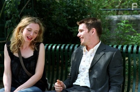 Ethan Hawke and Julie Delpy in Перед закатом (2004)