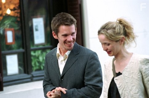 Ethan Hawke and Julie Delpy in Перед закатом (2004)