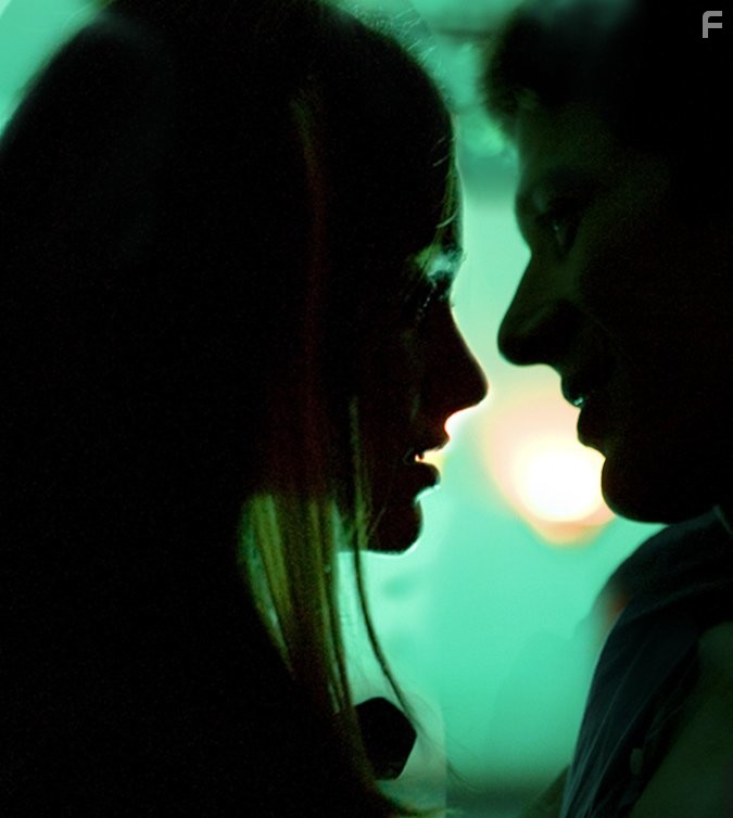 Emmy Rossum and Zach Gilford in Вызов (2009)