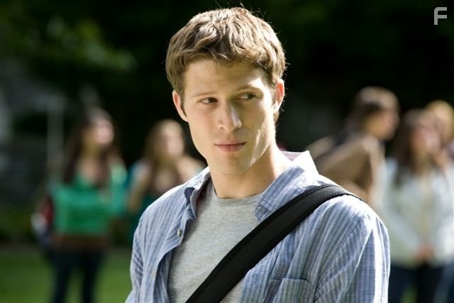 Zach Gilford in Вызов (2009)