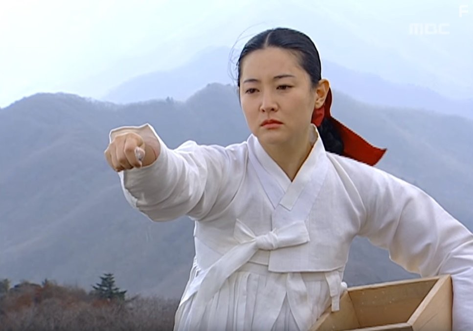 Yeong-ae Lee in Жемчужина дворца (2003)
