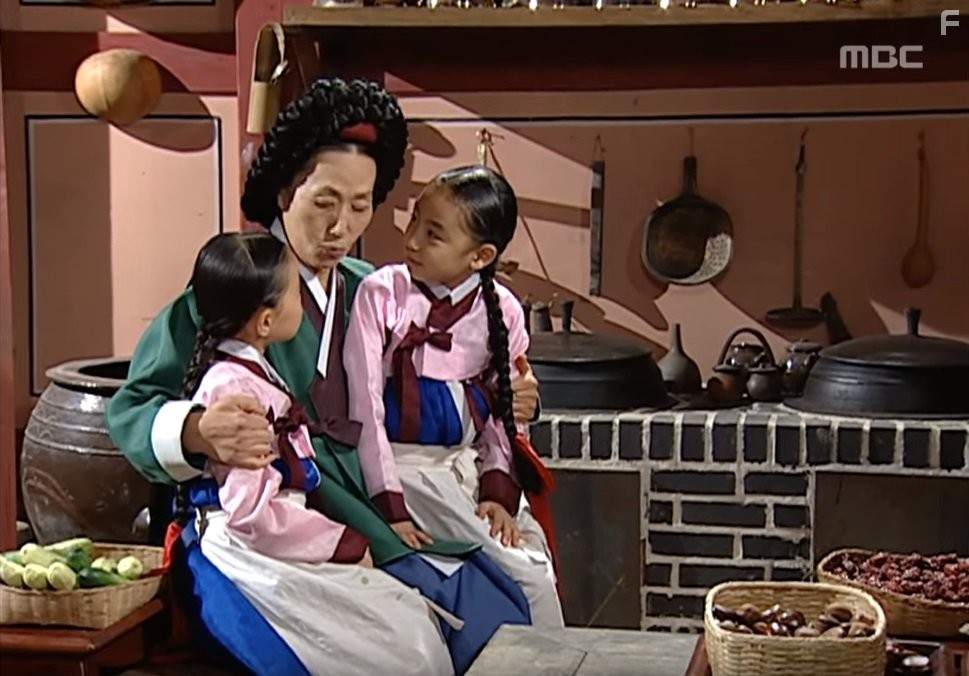 Woon-gye Yeo and Jung Eun Jo in Жемчужина дворца (2003)