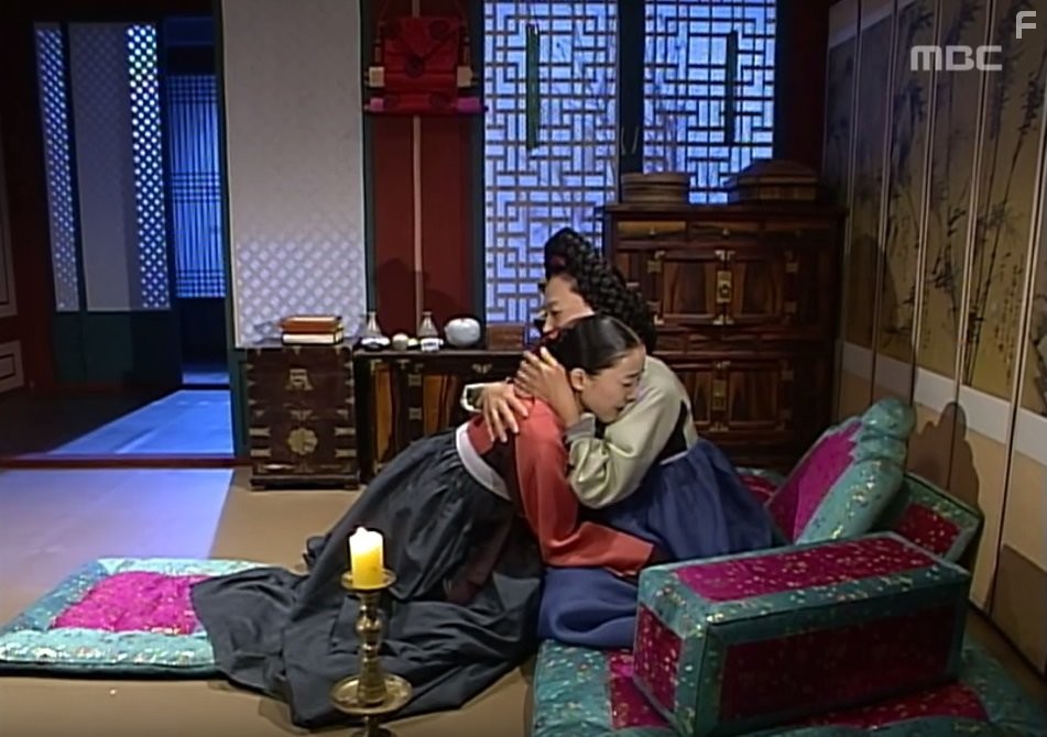 Eun-hye Park and Woon-gye Yeo in Жемчужина дворца (2003)