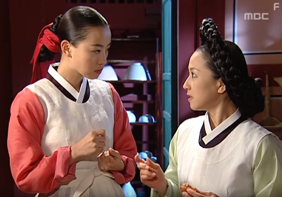 Ja Hye Choi and So-yi Kim in Жемчужина дворца (2003)