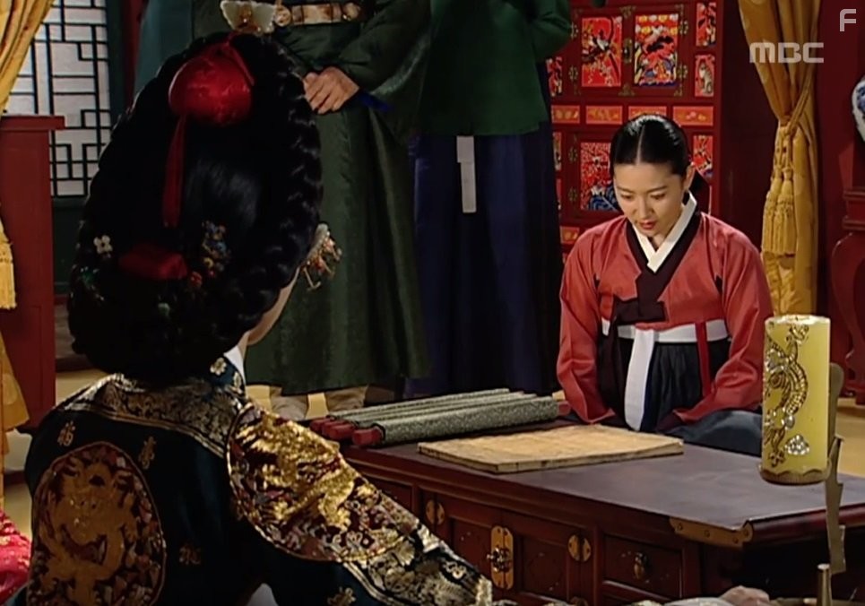 Yeong-ae Lee and Jeong-soo Park in Жемчужина дворца (2003)