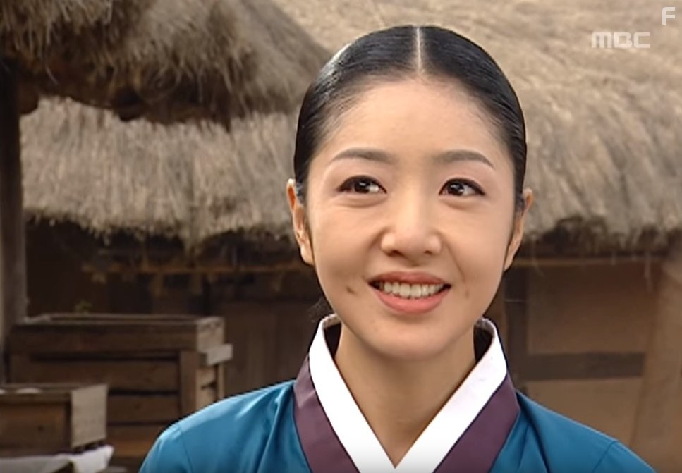 Ri-na Hong in Жемчужина дворца (2003)