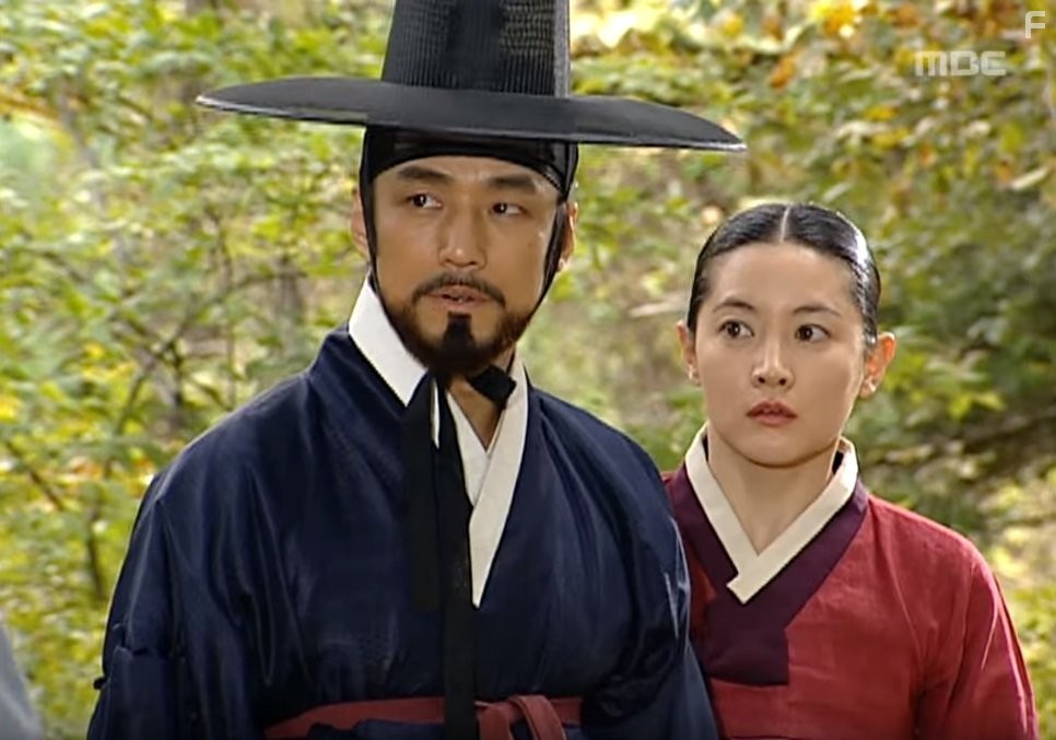 Yeong-ae Lee and Jin-hee Ji in Жемчужина дворца (2003)